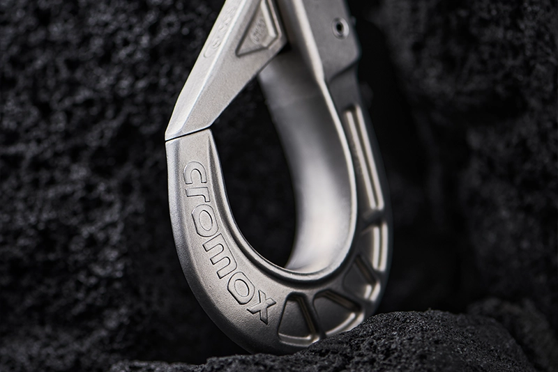 Stainless steel eye hooks with water droplets